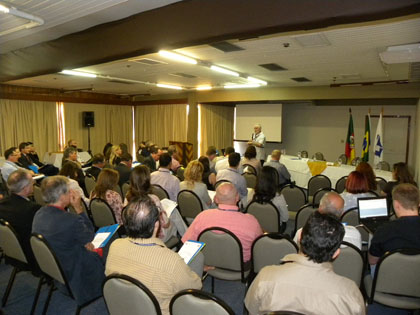 Encontro reúne Delegados e Representantes do CRA-RS em Porto Alegre Encontro reúne Delegados e Representantes do CRA-RS em Porto Alegre